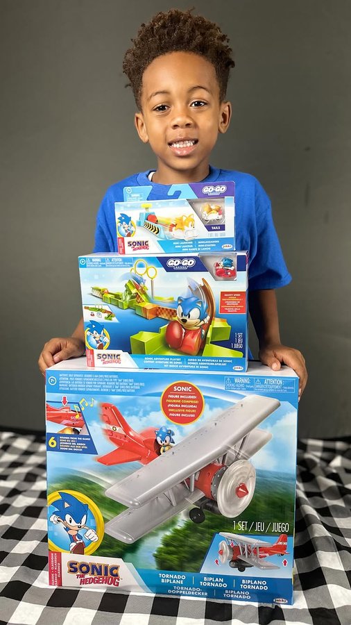 Instagram post by @cassikidzcrew for JAKKS Pacific. Caption reads: Sonic The Hedgehog Collection
🎁 Lenny’s Fave....