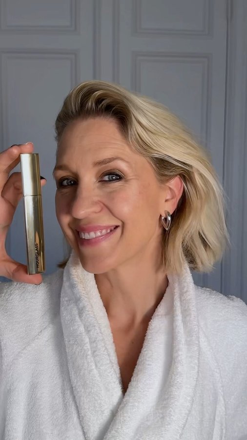 Instagram post by @emiliadeporet for Bangerhead. Caption reads: [...] My Beautiful Reasons tillsammans med....