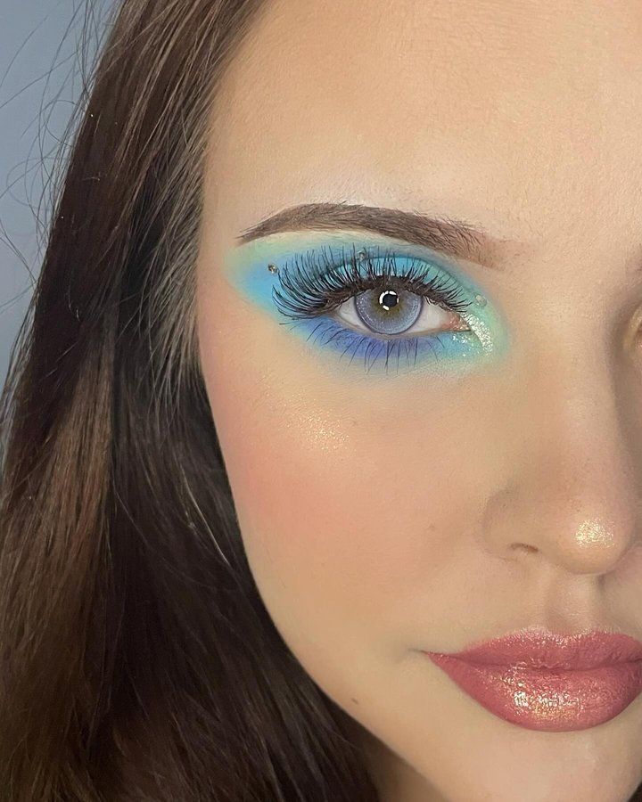 Instagram post by @bubumakeupwork for Eylure. Caption reads: 🩵💎🩵💎

@eylurepolska 165 light&wispy 🩵....