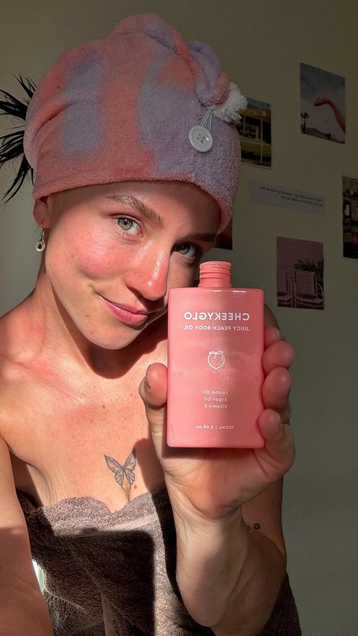 Instagram post by @byjessicaarosee for Cheekyglo. Caption reads: [...] way my confidence skyrockets using....