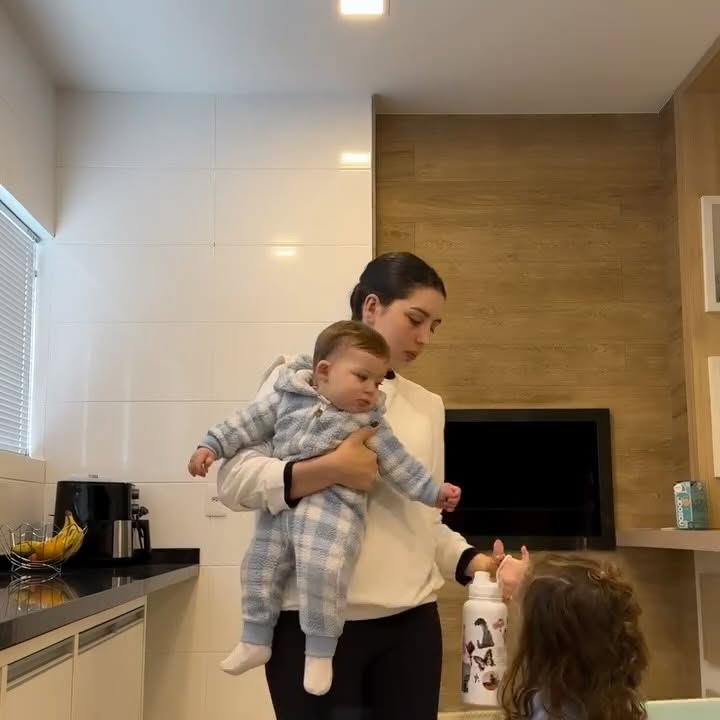 Instagram post by @jessicamargo_ for Gocase. Caption reads: Que tal 1 vídeo por dia de rotina? Querem? 😍 hoje....