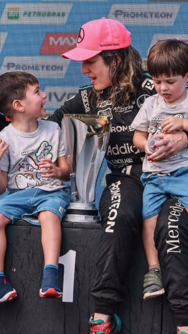 Instagram post by @biaracing for Postos Petrobras. Caption reads: Lute como uma mãe / Fight like a mother

FELIZ DIA....