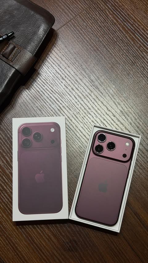 Instagram post by @rohnstarling for T-Mobile. Caption reads: [...] #techreview @helloapple @apple @tmobile....