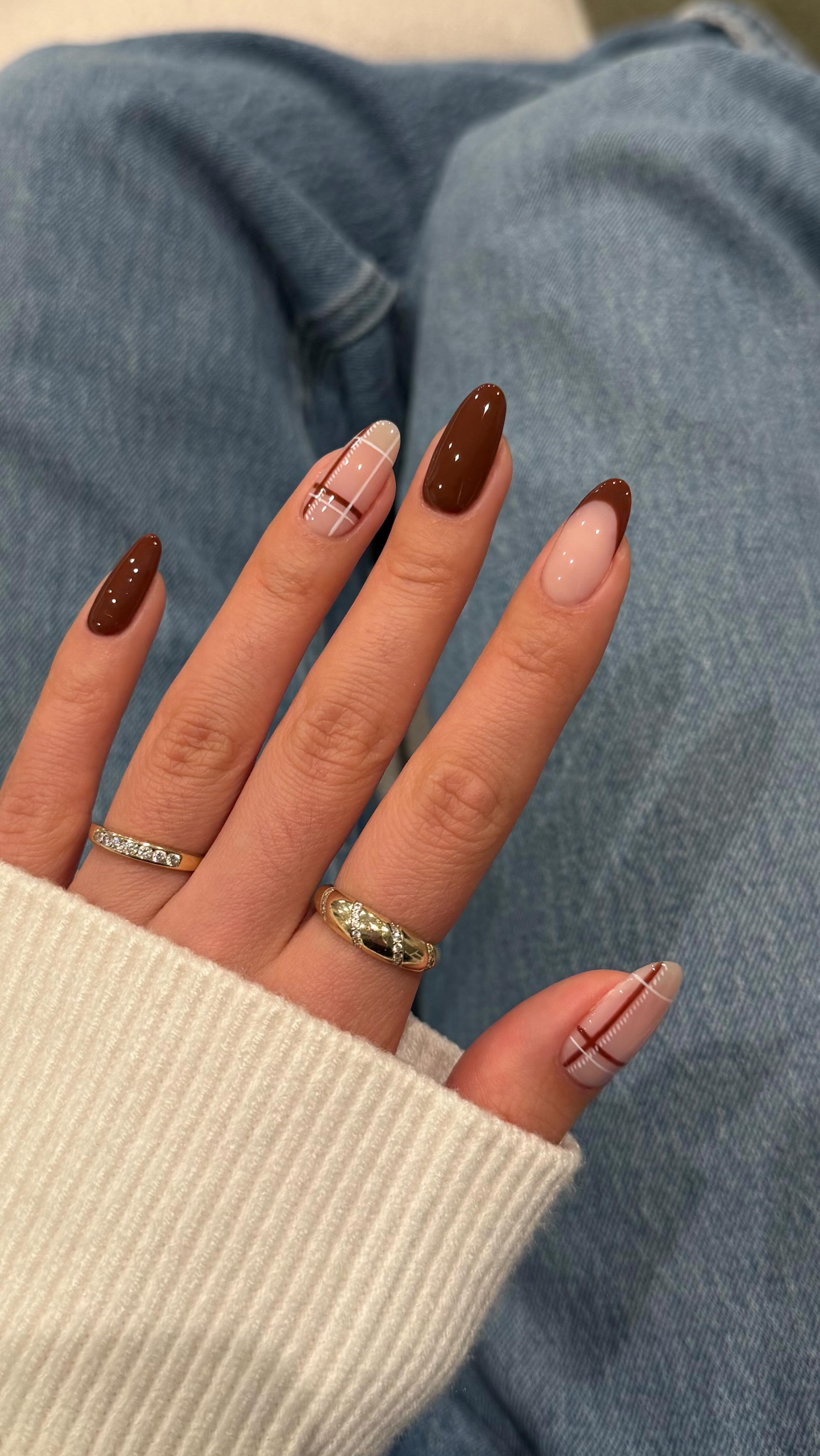 Instagram post by @heluviee for Modelones. Caption reads: cozy cozyy🪵🤎☕️🍂🕯️ a cute n warm plaid look for....