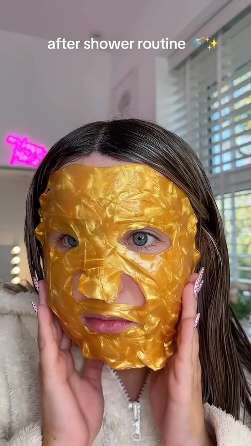 Instagram post by @makeupizzyy for UKLASH. Caption reads: my after shower routine 🚿✨
-
using all of my....