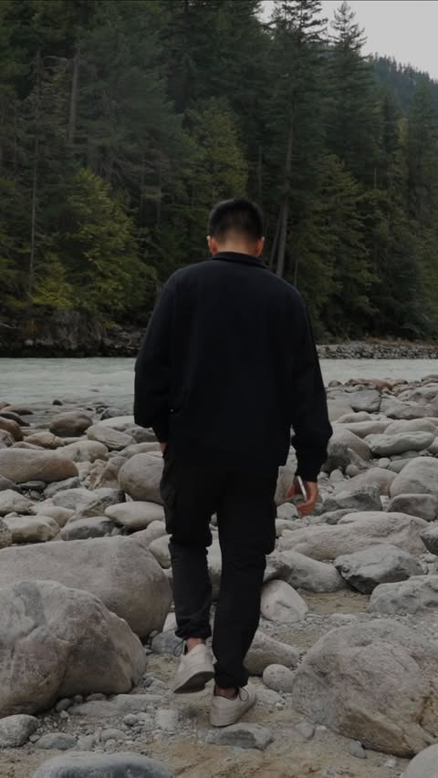 Instagram post by @justin.tse for Rogers. Caption reads: [...] the grid doesn’t mean going offline. @Rogers....