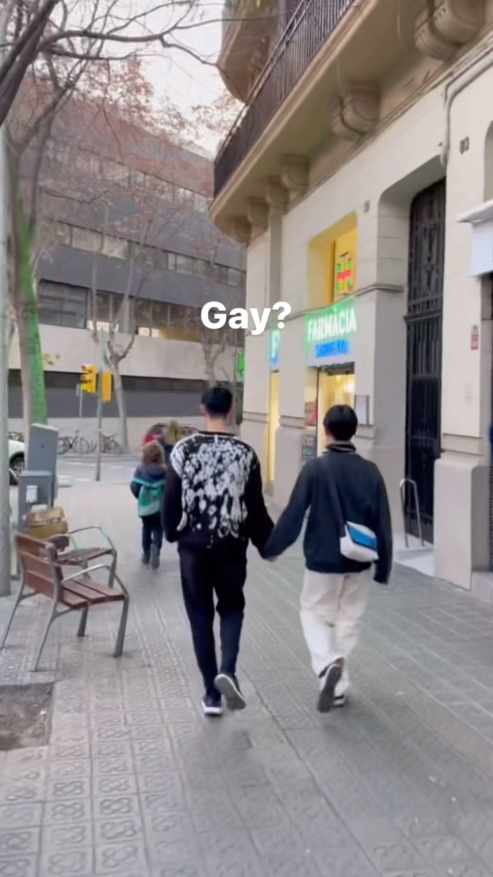 Instagram post by @hi.shim7 for Supreme. Caption reads: [...] #instagram #kbeauty #tiktok #yeezy #supreme....