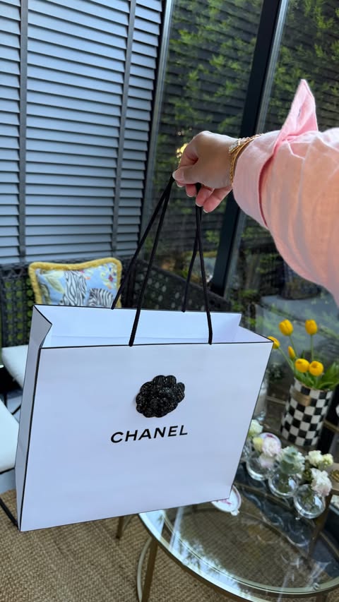 Instagram post by @byozgesarica for CHANEL. Caption reads: [...] ki azıcık düşükmüş C vitaminim 🤭🫠....
