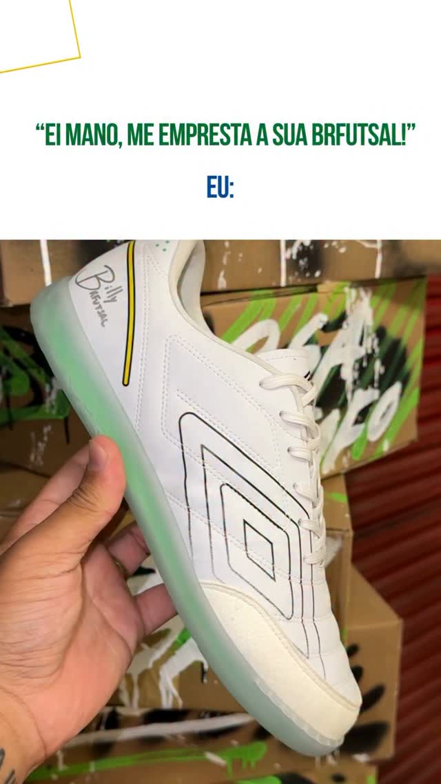 Instagram post by @brfutsal for Umbro. Caption reads: 😳😳 Aí complica kkkk

 @umbrobrasil 

#brfutsal....