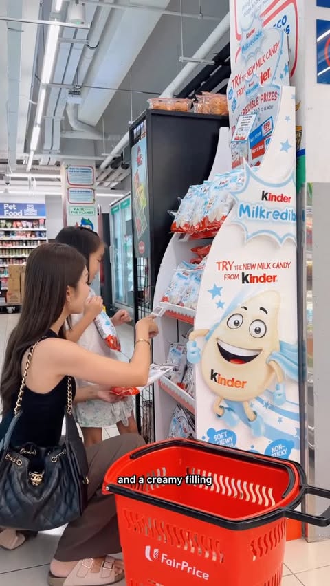 Instagram post by @sheilamansy for Kinder. Caption reads: [...] to pick a treat 🤭 Tessa spotted the new....