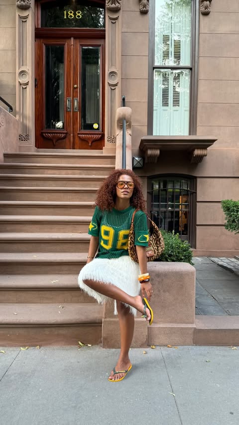 Instagram post by @kamrinwhite for Carol's Daughter. Caption reads: Vacation ready with @carolsdaughter 🌴🥥....