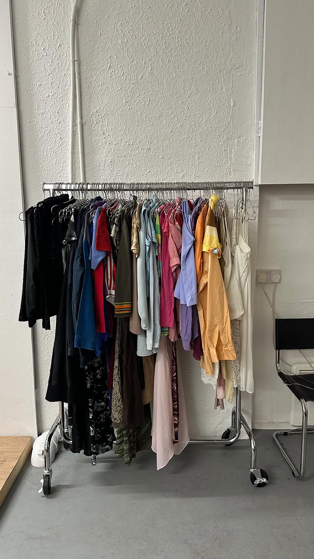 Instagram post by @hannahyohon for Happy Socks. Caption reads: [...] SEEN! 3 ways I’m styling my Christmas....