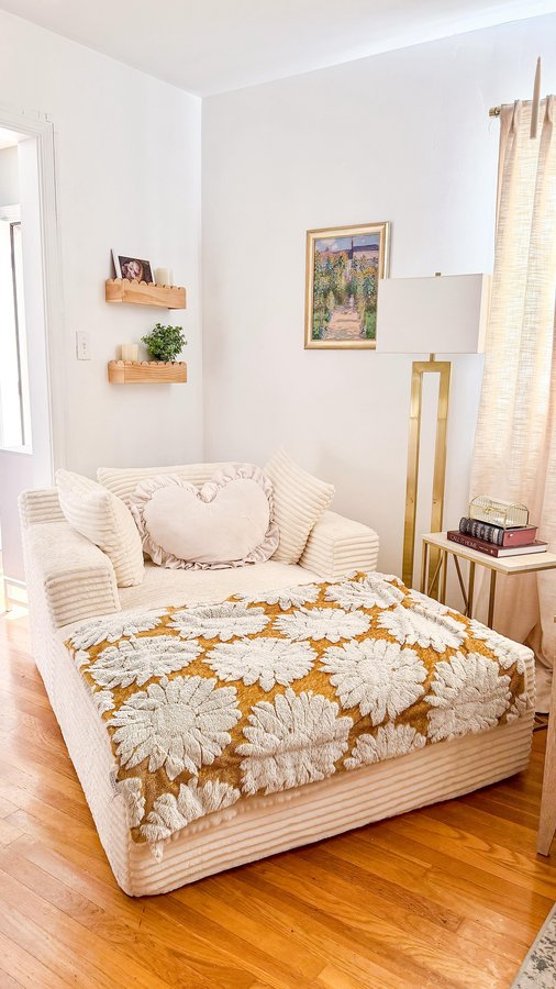 Instagram post by @chelsealizgreer for Stack Influence. Caption reads: Loving this spot even more now, I added some....