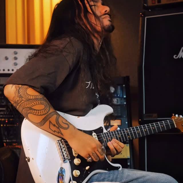 Instagram post by @delacruzguitar for Fender. Caption reads: Play from the heart and the hands will follow!....