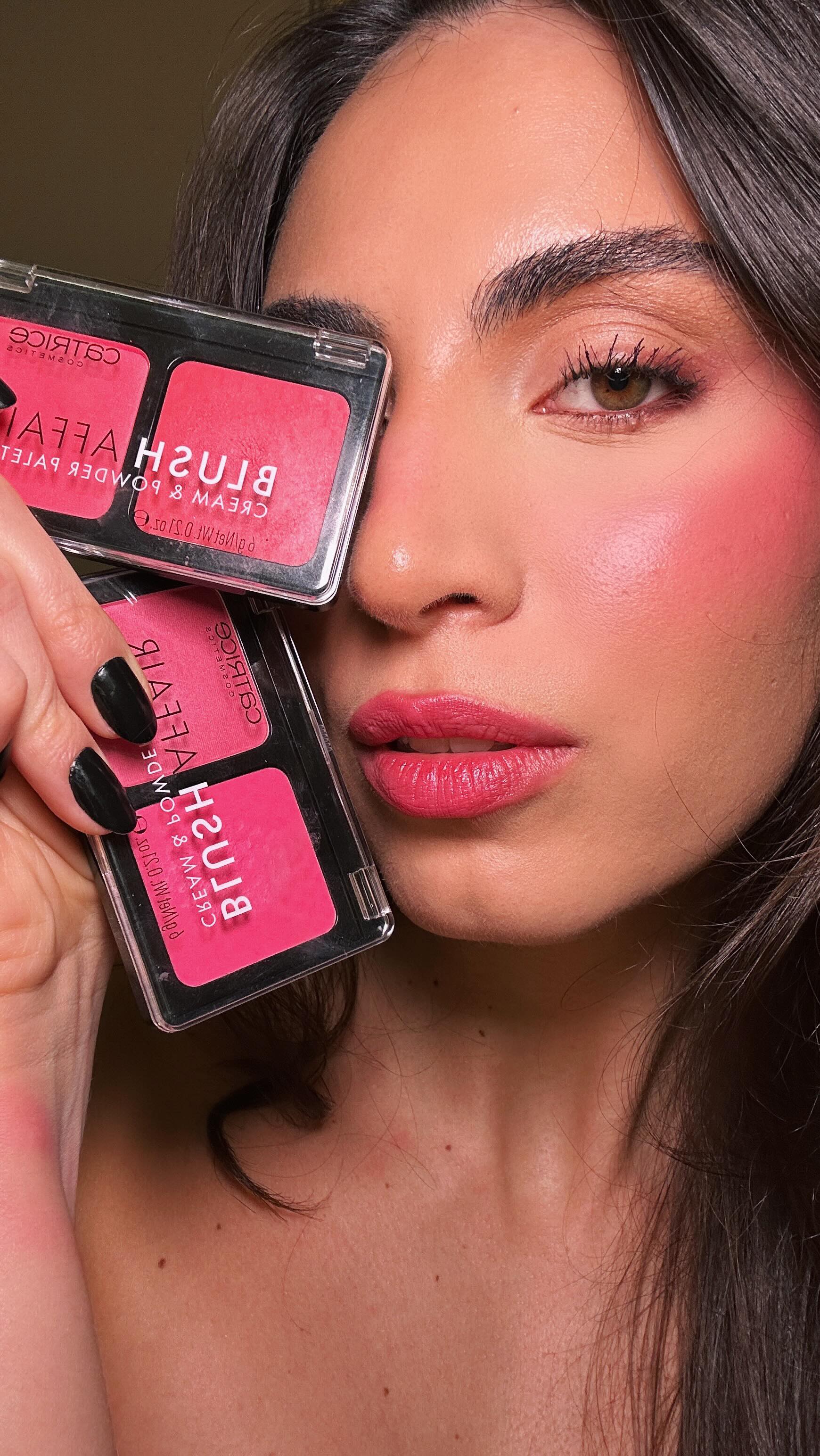 Instagram post by @natdeusdara for CATRICE Cosmetics. Caption reads: Ótima opção de duo de blush muito mais acessível....