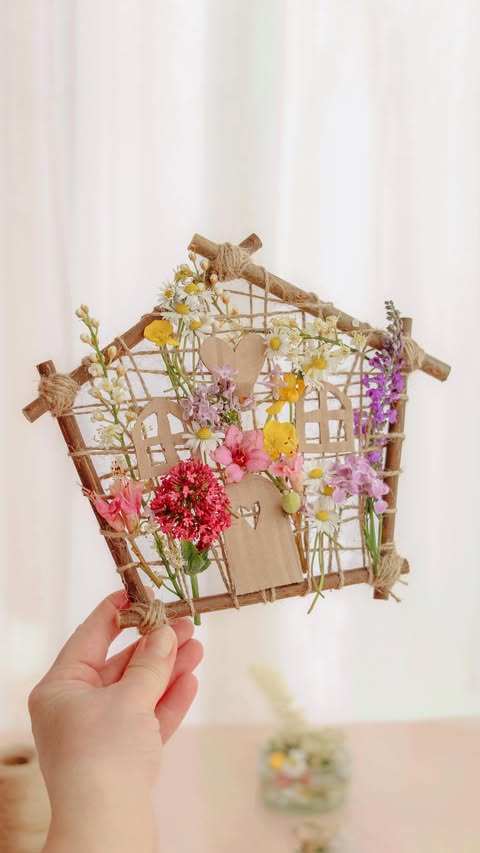 Instagram post by @mummy_and_my_three for Baker Ross. Caption reads: [...] Weaving Frame 🌼🌿🧚 (previous ad with....