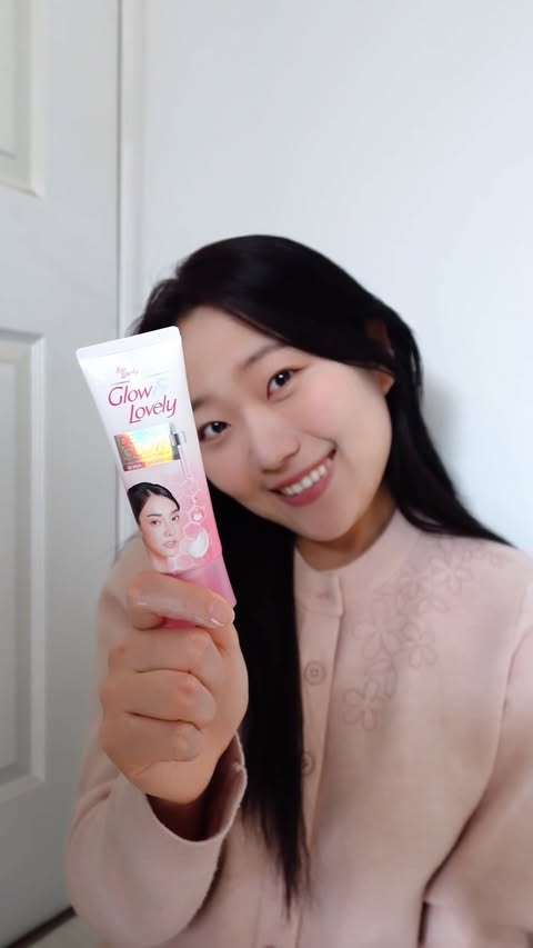 Instagram post by @dleeyejin for Glow & Lovely Indonesia. Caption reads: a little glow for simple days ✨ #glowandlovely....