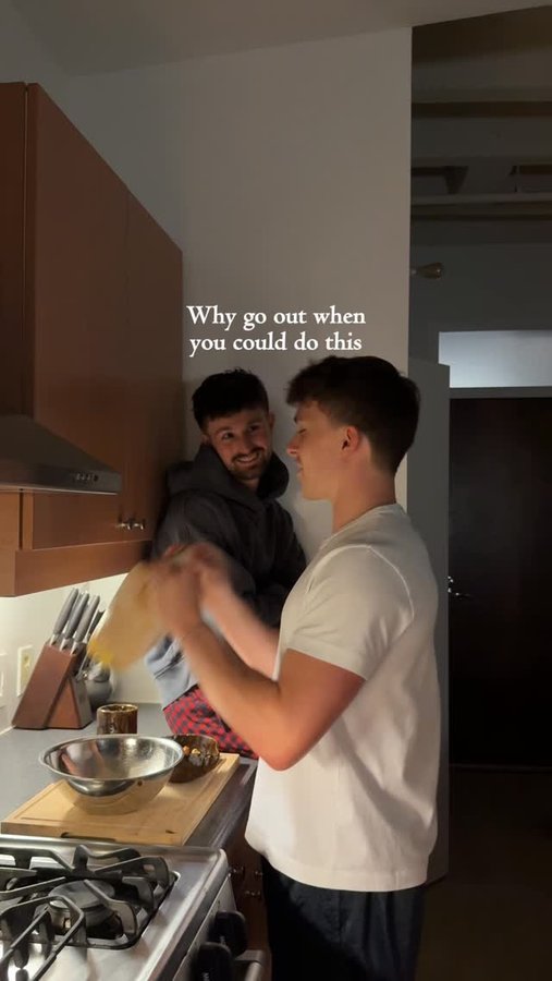 Instagram post by @griffinandspencer for Aurzen. Caption reads: [...] 🫶🏻
-
#gay #boyfriend #couple #lgbt #Aurzen.