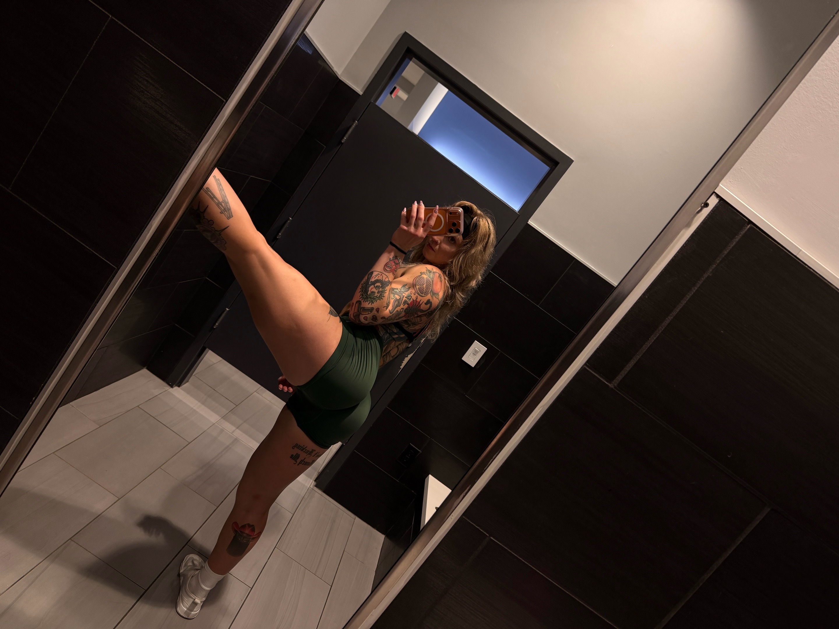 TikTok post by @marcilifts_ for Aurola US. Caption reads: leg day went nutty tho @1HUND @AUROLA code: MARCI.