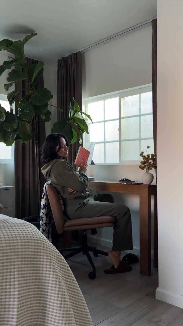 Instagram post by @mariejay for Sally Hansen. Caption reads: POV: he texts ‘dinner at 6?’.. and it’s 5:10.....