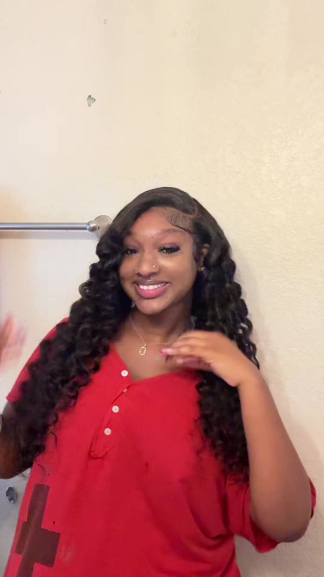 TikTok post by @de.nayyy__ for OQHAIR. Caption reads: I’m in loveeeeeeeee 😩😍😍😍. @OQHAIR  ....