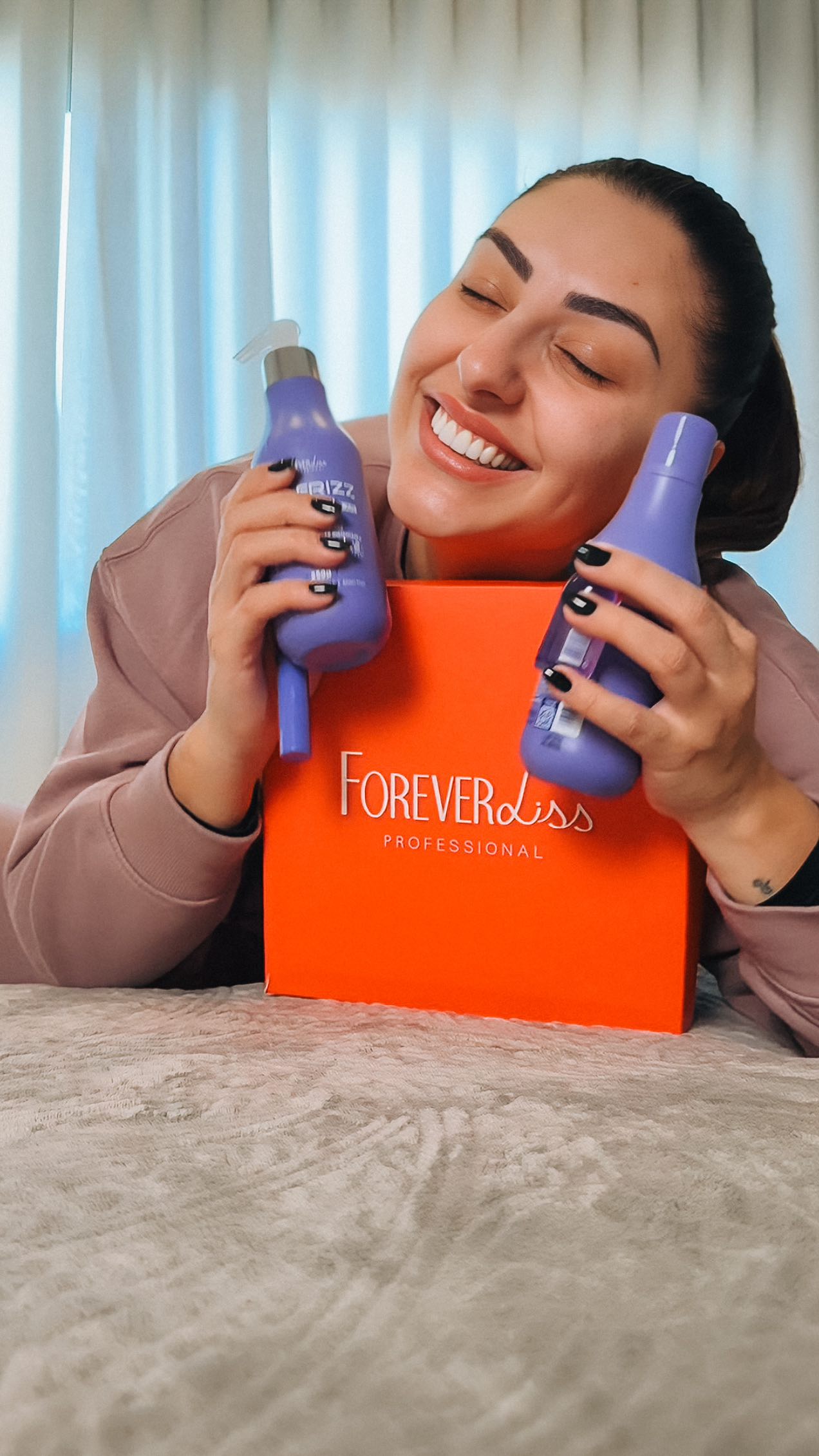 Instagram post by @leticiastuchi for Forever Liss. Caption reads: Fazer penteado ficou muito mais fácil né gente? 🤣....