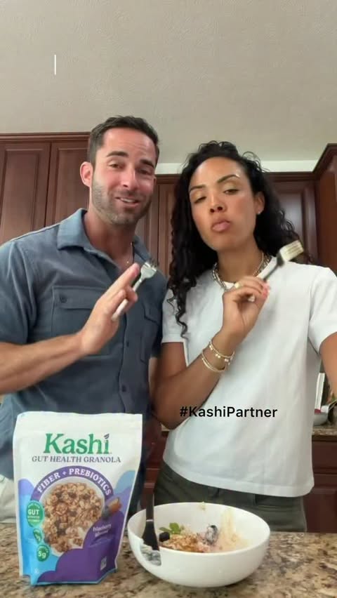 Instagram post by @demischweers for Kashi. Caption reads: #KashiPartner my new go to summer snack 🫐 Find....