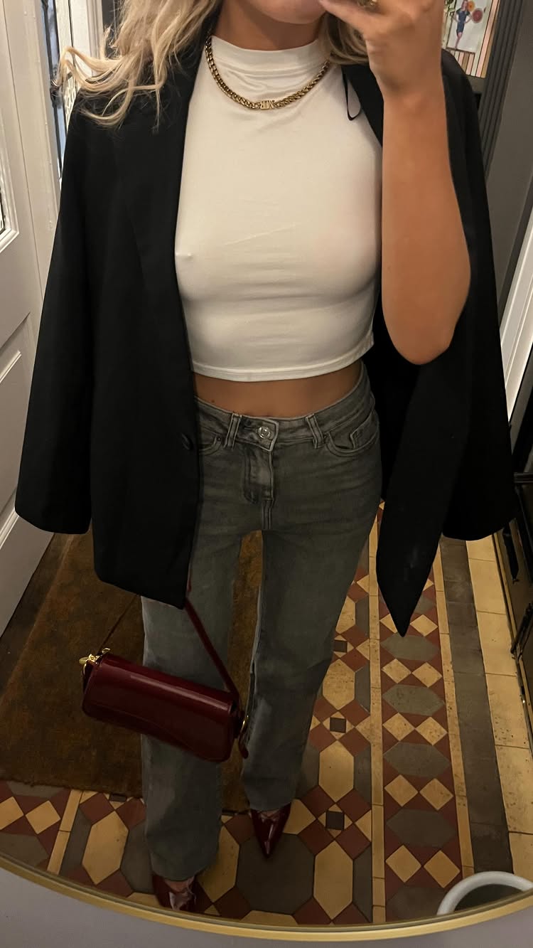 Instagram post by @mollyrogers9 for Rebellious Fashion. Caption reads: Style grey jeans with me✨

Jeans #GIFTED from....