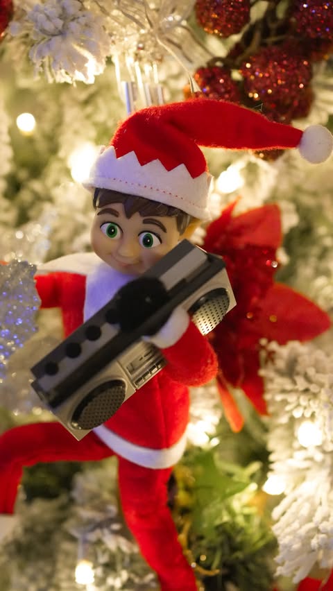 Instagram post by @lifewith_nikkilynn for Hersheyland. Caption reads: Florida nights call for cozy vibes ✨
Staying warm....