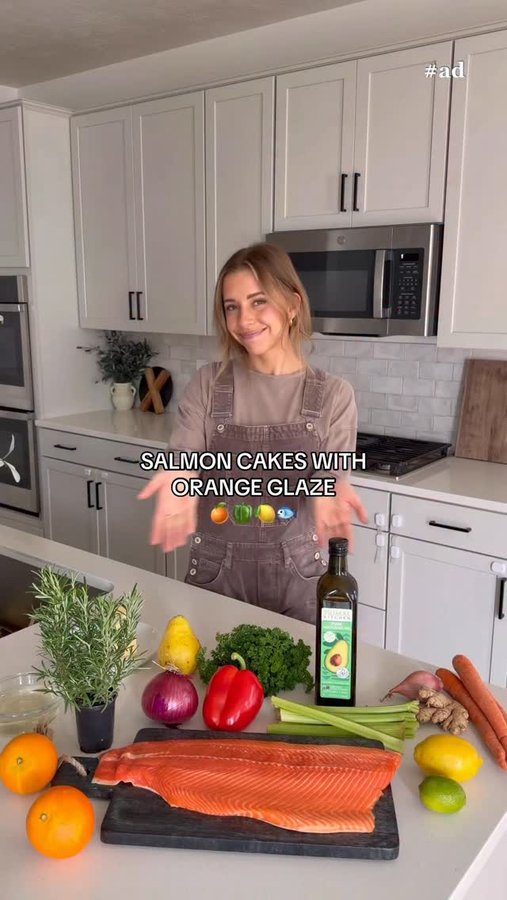 Instagram post by @hay_hess for Primal Kitchen. Caption reads: This is SO YUMMY🤤 I absolutely LOVE....