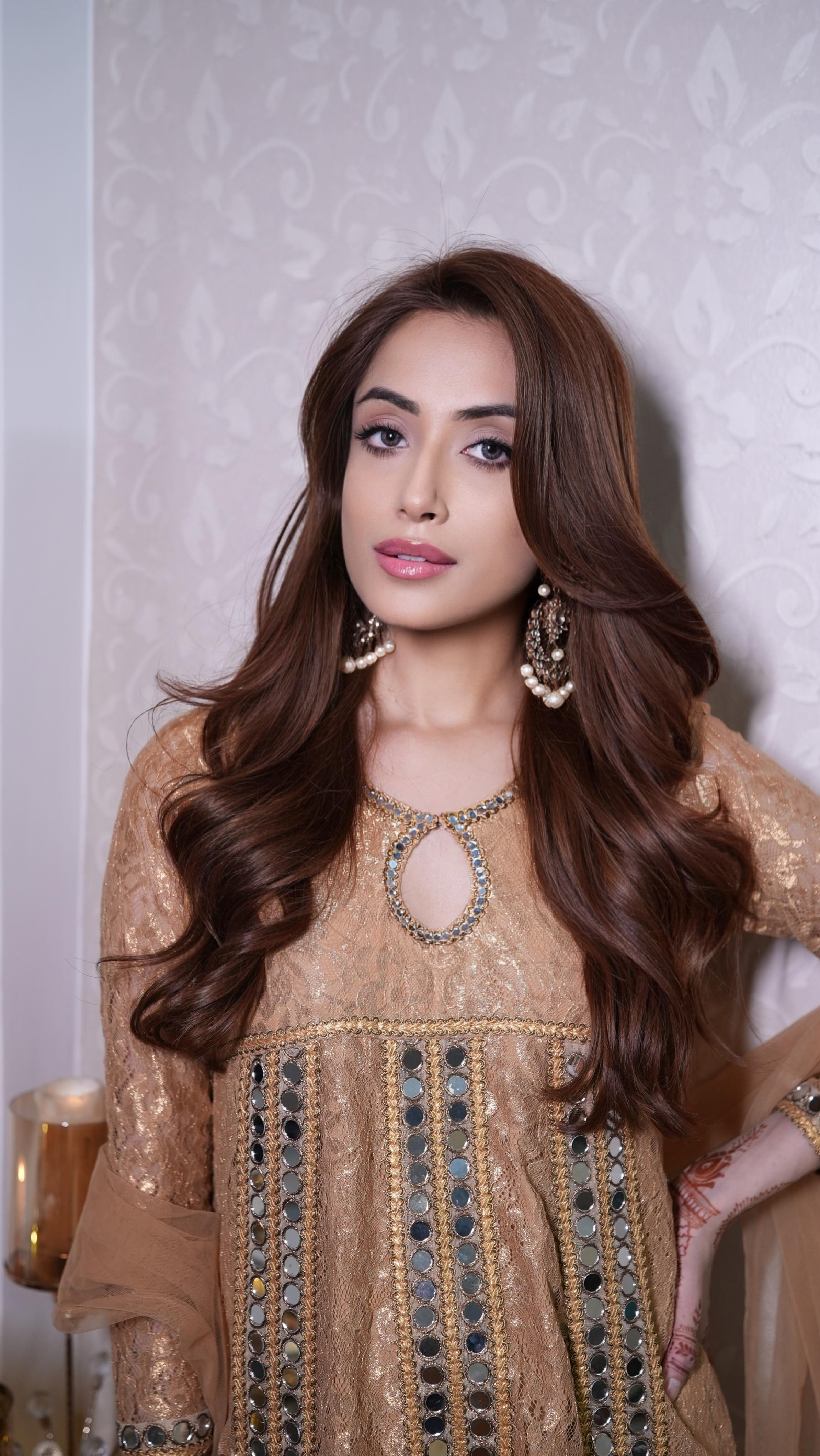 Instagram post by @reetsodhii for Aqualens. Caption reads: One minute: PJs, coffee, comfort.
Next minute:....