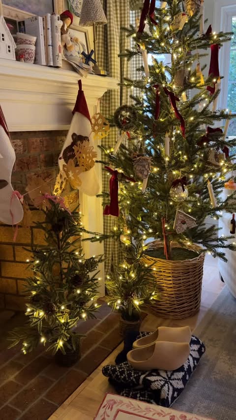 Instagram post by @itsmargoroth for Pottery Barn. Caption reads: [...] Christmas tree in a basket from @potterybarn....