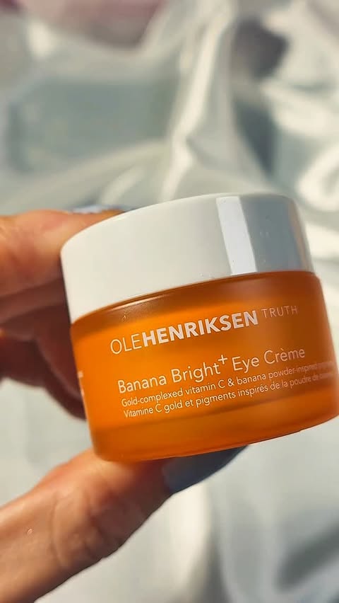 Instagram post by @beautybubble0326 for OLEHENRIKSEN. Caption reads: [...] NOW - use code - SPRINGSALE 🛍️🛍️ .....