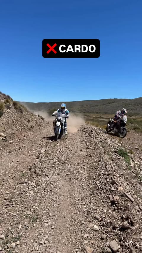 Instagram post by @bigtrailarg for Cardo Systems. Caption reads: ❌ @cardosystems VS ✅ @cardosystems 

🛵....