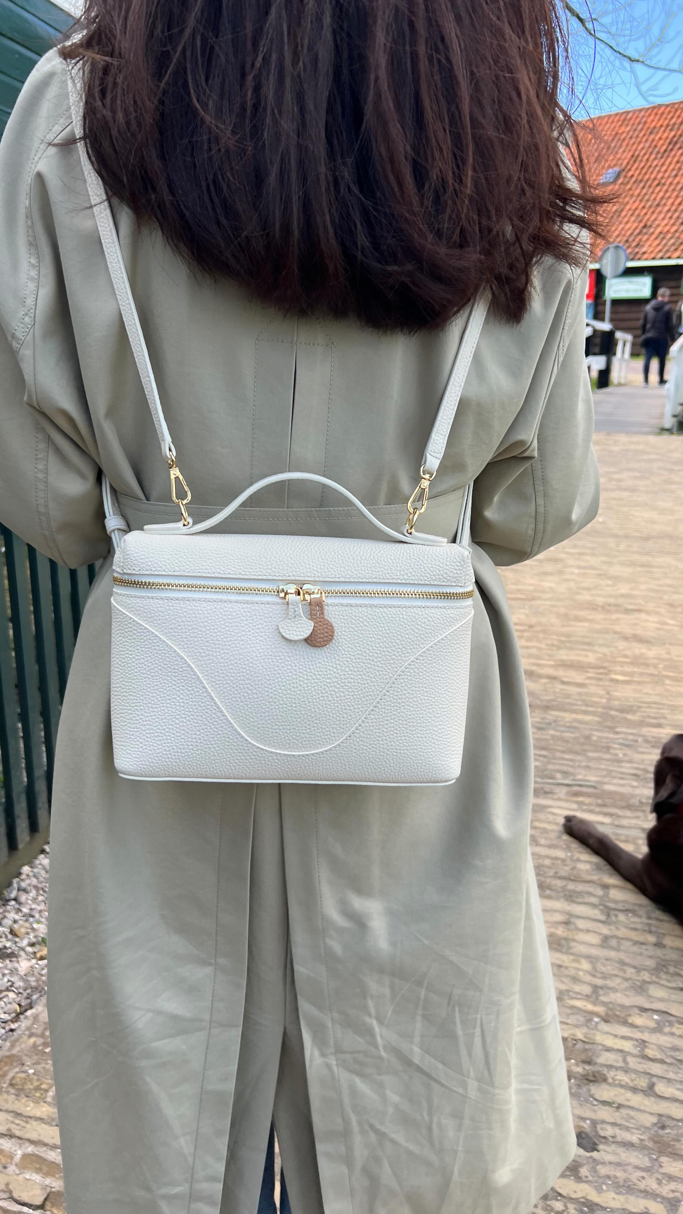 Instagram post by @hello_catwalk_city for OLEADA. Caption reads: What fits in the @oleada_official Mini Anchor bag!....