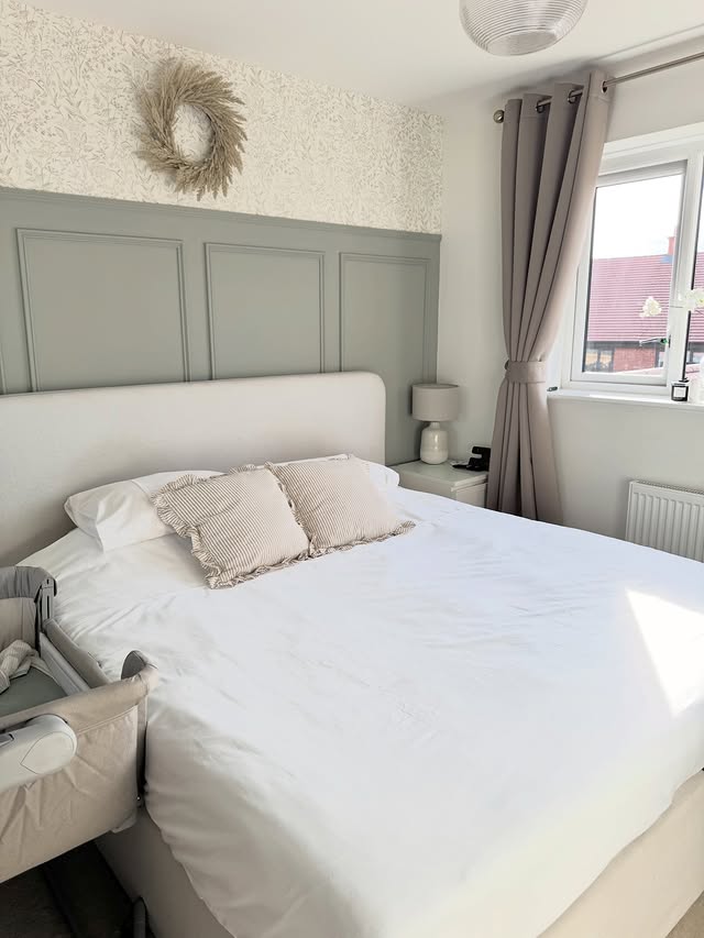 Instagram post by @home.in.a.hanbury for Hampton and Astley. Caption reads: [...] - @thehues_home * Bedding -....