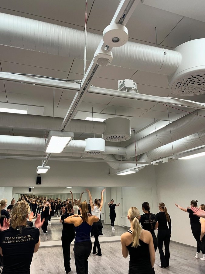 Instagram post by @helsinkirockettes for VERO MODA. Caption reads: [...] 🫶🏼
4–5 Ad/PR: Visits @footbalance &....