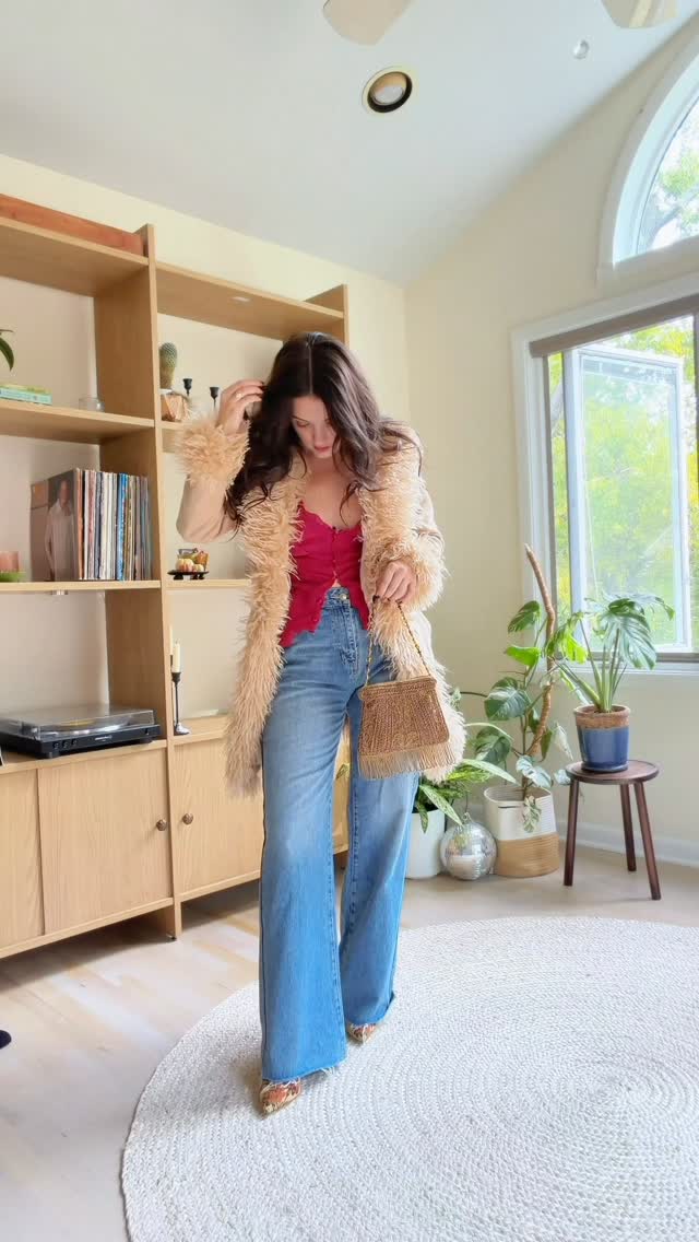 Instagram post by @_samanthaamartin for Princess Polly. Caption reads: Fall fashion > every other season 🤭 This ....