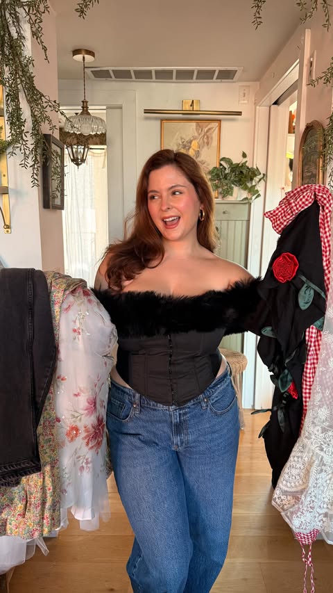 Instagram post by @noelledowning for Vinted. Caption reads: [...] closet for $5!!! It will all drop on my....