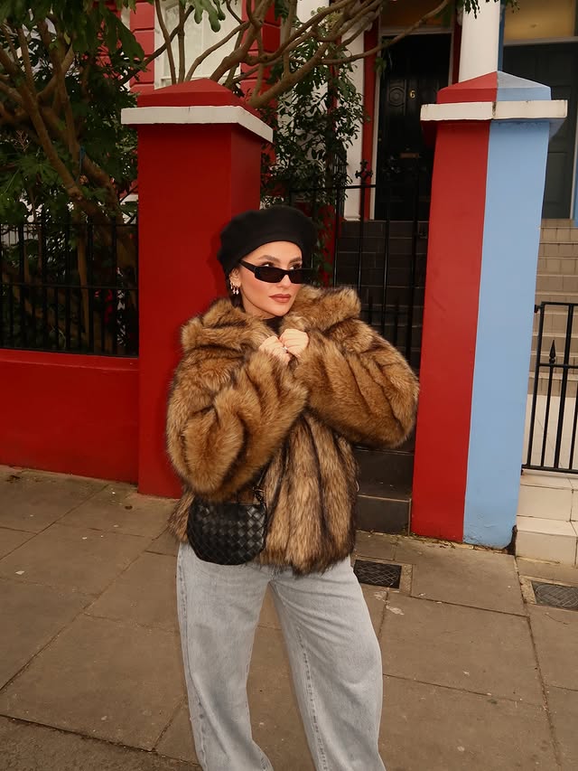 Instagram post by @derevclara for The Frankie Shop. Caption reads: London baby♥️ reklam.