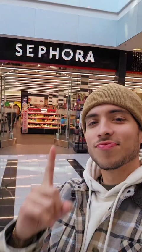 Instagram post by @scentfromevan for Kohl's. Caption reads: Holiday Shopping for Versace Fragrances @sephora....