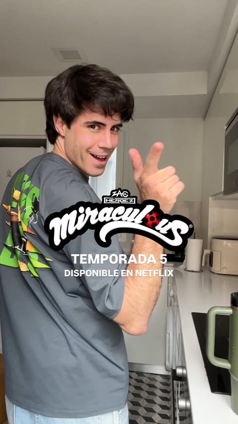 Instagram post by @javixmorales for Miraculous Ladybug. Caption reads: [...] en Netflix la temporada 5 de Miraculous....