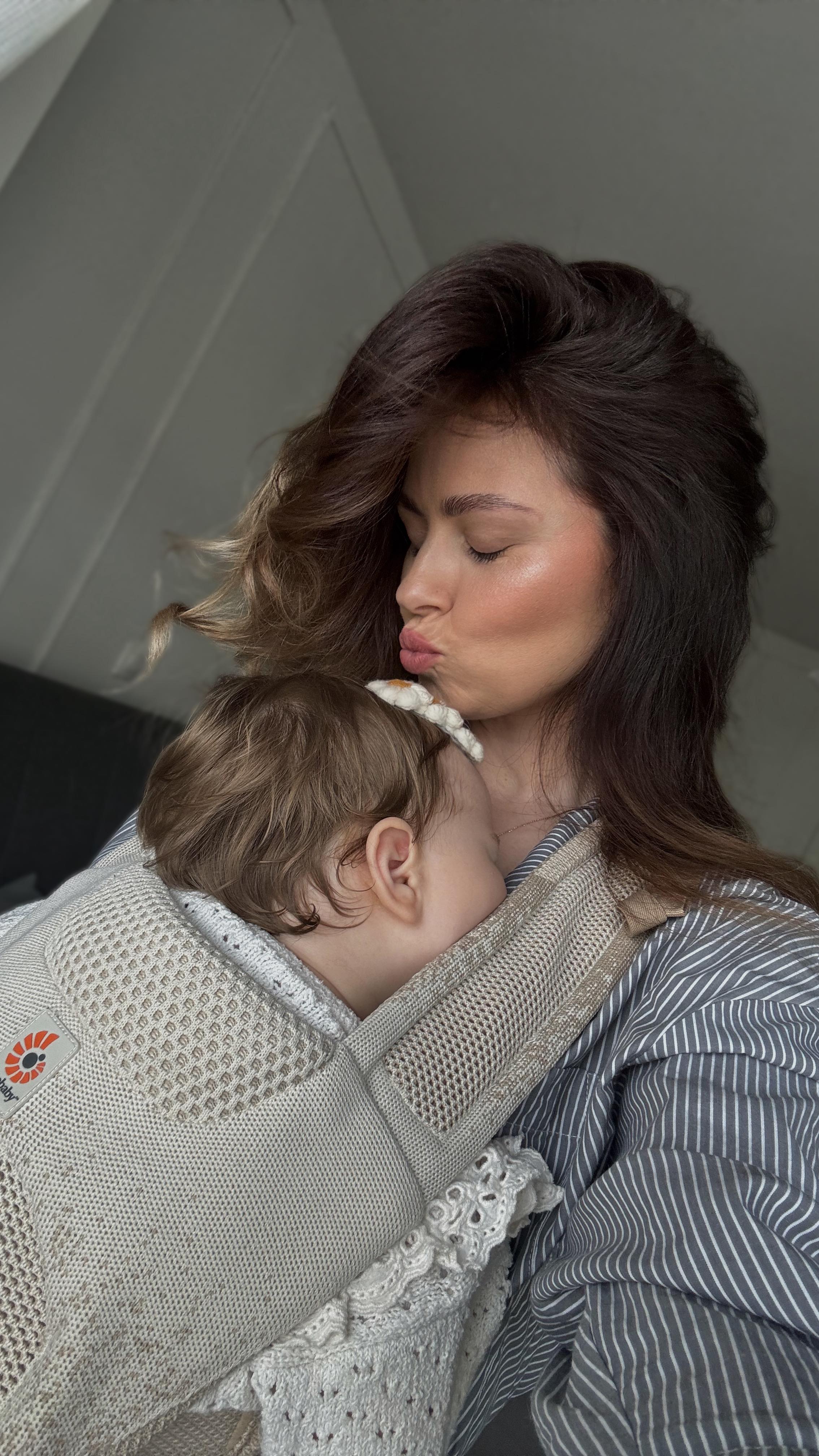 Instagram post by @anaandelic for Ergobaby. Caption reads: [...] #sleepingbaby #inmyergo #ergomoments....