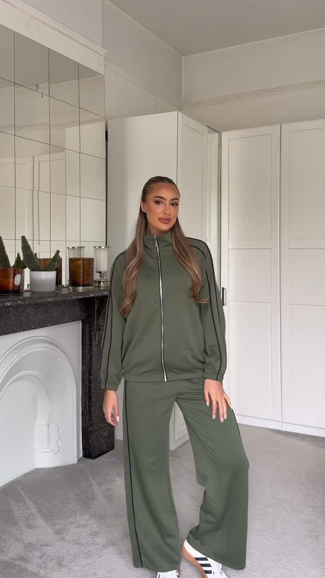 Instagram post by @megan_iveyxx for GLAMIFYFASHION. Caption reads: Outfit check ✨ 

@glamifyfashion....