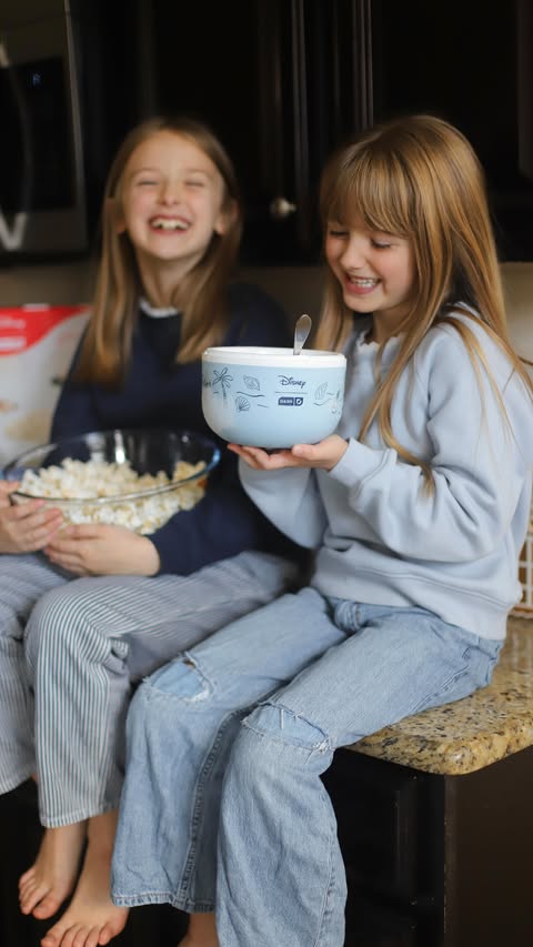 Instagram post by @ariellemae for Dash. Caption reads: [...] night is complete without a sweet treat!....