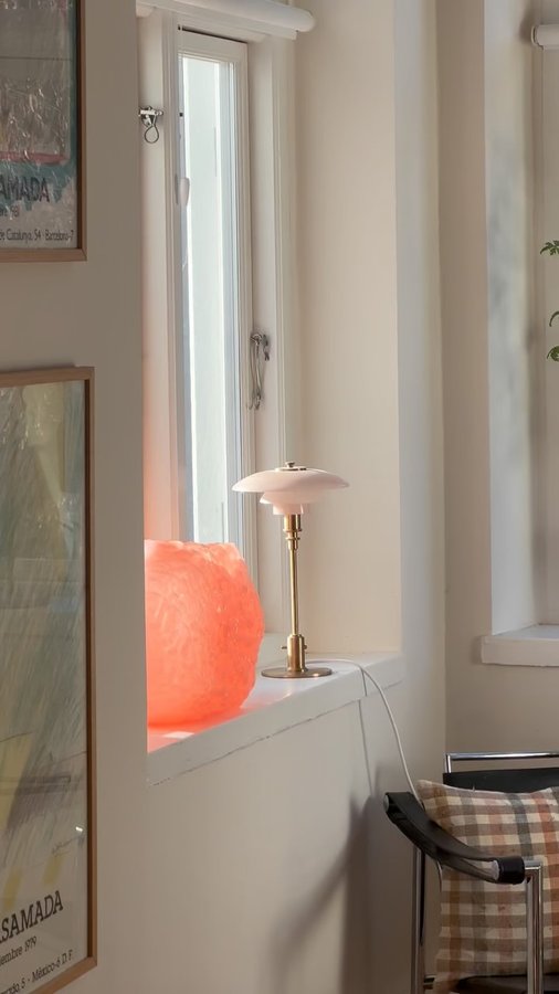 Instagram post by @fieulka for Louis Poulsen. Caption reads: My kind of candy 🤍 
__ 
Advertisement tags 

Lamp....