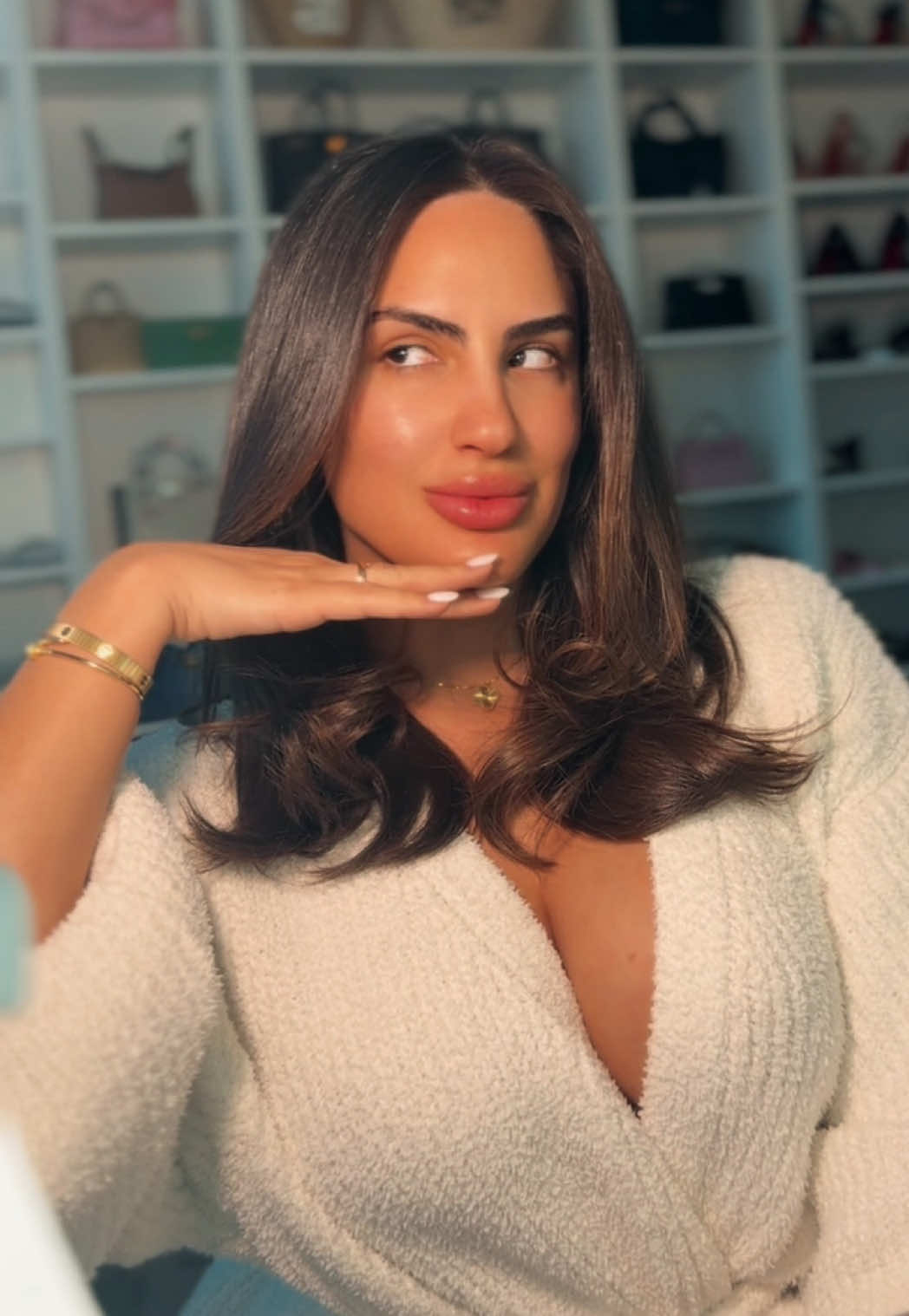 TikTok post by @sheilalinrs for FoxyBae Hair. Caption reads: [...] it also protects your hair! ✨🫶🏼 @FoxyBae....
