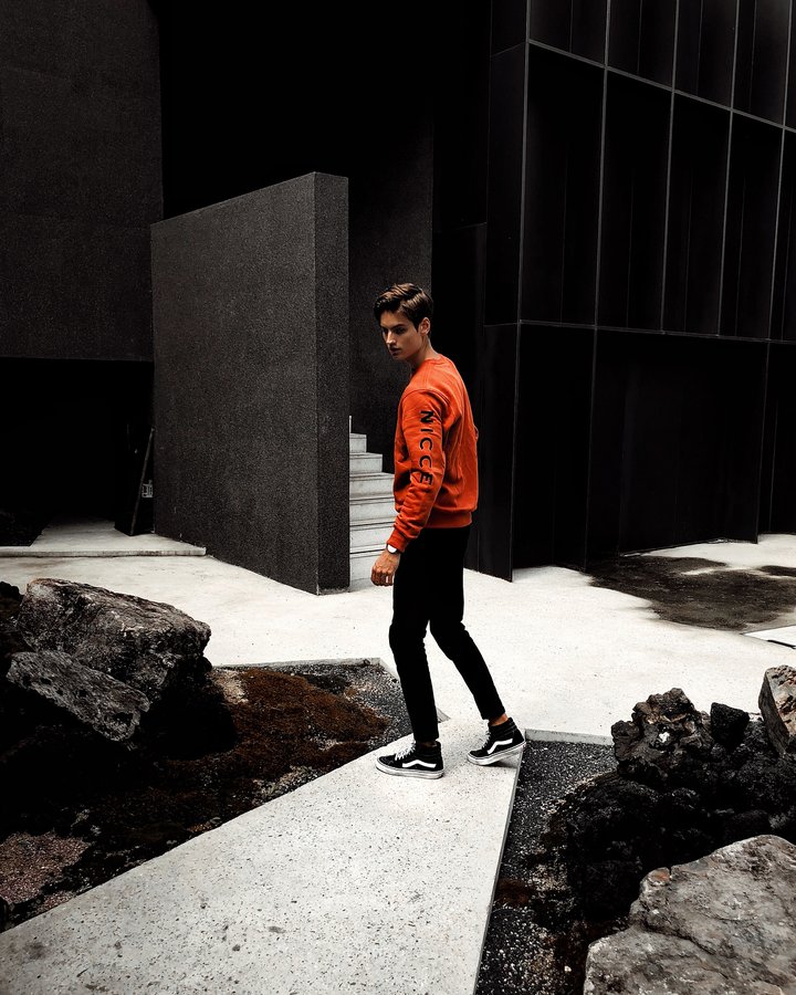 Instagram post by @moritz_hau for NICCE. Caption reads: [...] the new Black🧡🖤
.
Loving my new orange....