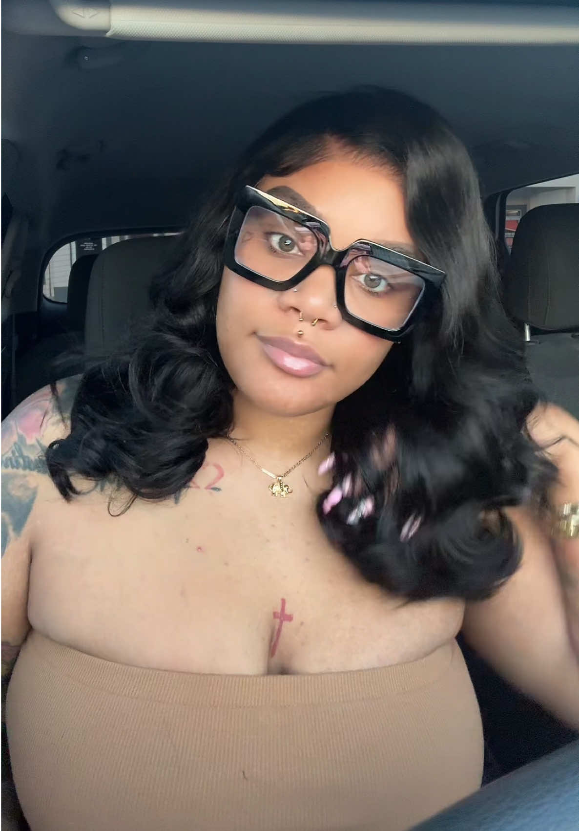 TikTok post by @tianaredd_ for Ashimary Hair. Caption reads: @Ashimary Hair Beauty @Ashimarywig 2|2 Definitely....