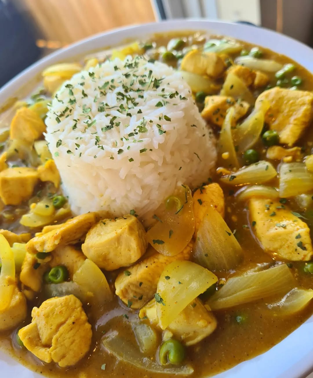 Instagram post by @sj_goodeats_ for Spicentice. Caption reads: Spicentice Chinese Chicken Curry 🍛 
.
The curry....